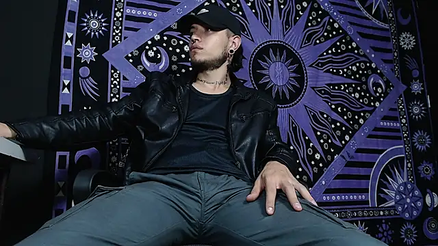 Snapshot of Dicaprioo_ chatting on January 29, 7:00 pm Dicaprioo online show from January 29, 7:00 pm