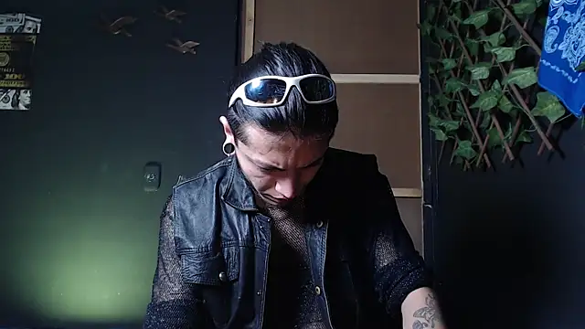 Dicaprioo  online show from November 5, 2:55 am