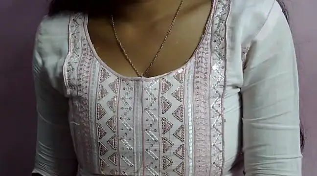 momo lov online show from December 12, 10:45 am