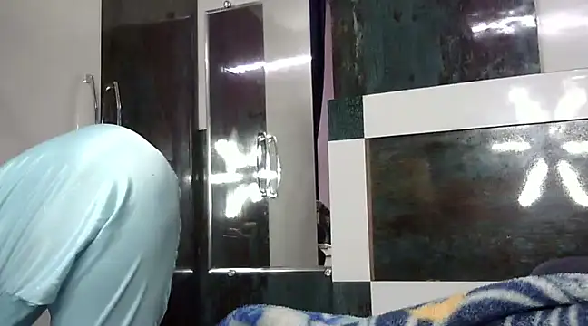 momo lov online show from December 16, 5:38 am