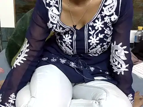 momo lov online show from December 21, 8:50 am