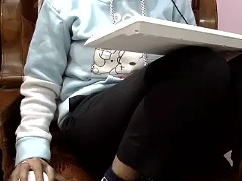 momo lov online show from December 23, 11:25 am