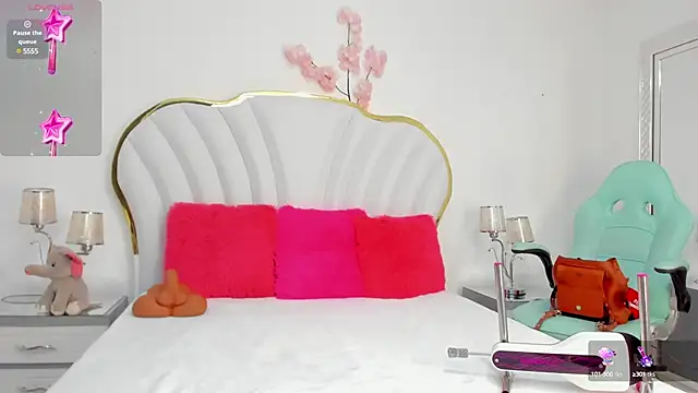 Snapshot of CahitlinBell chatting on February 28, 6:32 am CahitlinBell online show from February 28, 6:32 am