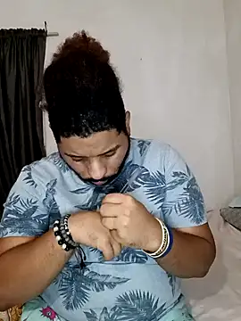 Snapshot of Dj-yefri-pauta chatting on December 3, 6:15 am Dj-yefri-pauta online show from December 3, 6:15 am