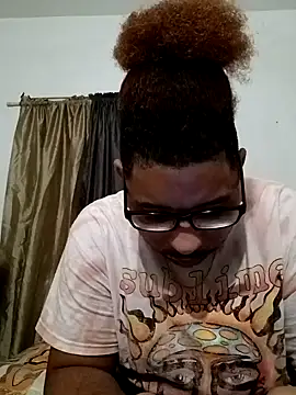 Snapshot of Dj-yefri-pauta chatting on February 1, 11:48 pm Dj-yefri-pauta online show from February 1, 11:48 pm