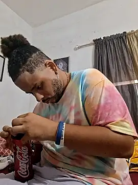 Snapshot of Dj-yefri-pauta chatting on November 4, 8:08 pm Dj-yefri-pauta online show from November 4, 8:08 pm