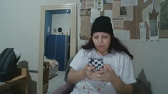 Snapshot of bbyedarling chatting on October 16, 2:45 am bbyedarling online show from October 16, 2:45 am