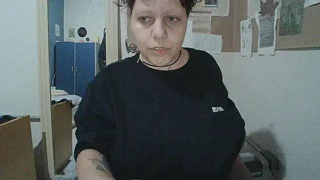 Snapshot of bbyedarling chatting on October 19, 2:34 am bbyedarling online show from October 19, 2:34 am