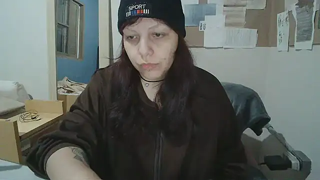 Snapshot of bbyedarling chatting on October 31, 1:50 am bbyedarling online show from October 31, 1:50 am