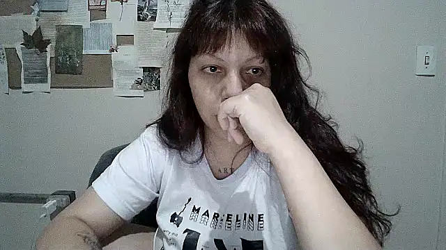 Snapshot of bbyedarling chatting on November 3, 1:29 am bbyedarling online show from November 3, 1:29 am