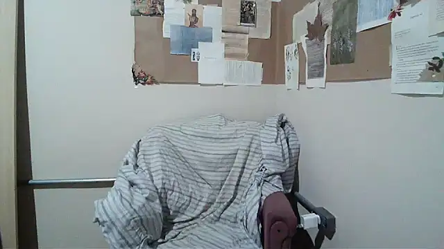 Snapshot of bbyedarling chatting on November 13, 1:59 am bbyedarling online show from November 13, 1:59 am