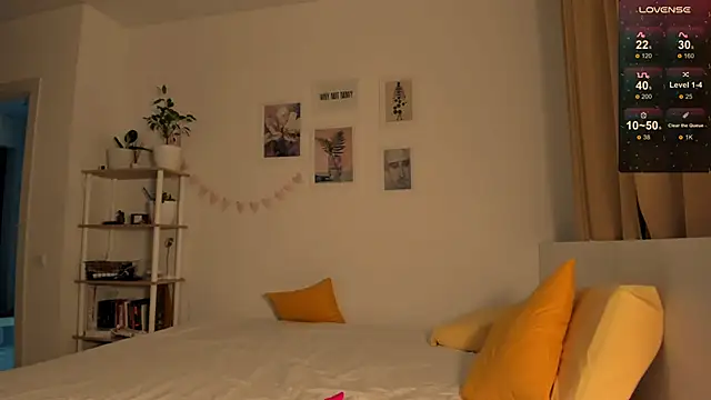 Snapshot of _Lora_Palmer chatting on February 19, 8:31 pm Lora Palmer online show from February 19, 8:31 pm