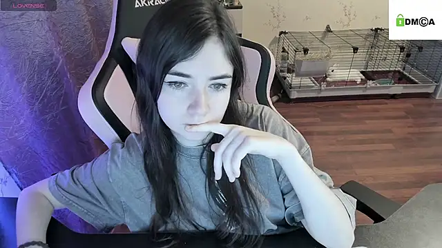 Snapshot of Crazy_forest_fairy chatting on December 20, 2:19 am Crazy forest fairy online show from December 20, 2:19 am