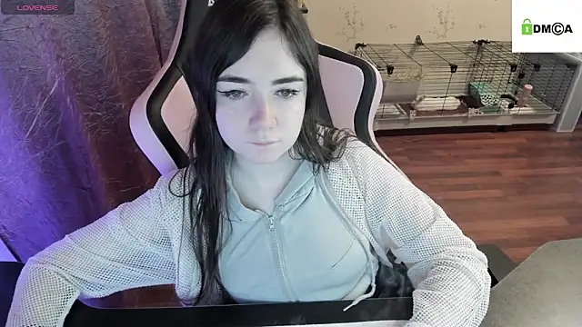 Snapshot of Crazy_forest_fairy chatting on December 20, 11:58 pm Crazy forest fairy online show from December 20, 11:58 pm