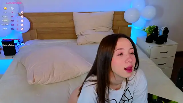 Snapshot of Hayle_Hill chatting on February 24, 5:00 am Hayle Hill online show from February 24, 5:00 am