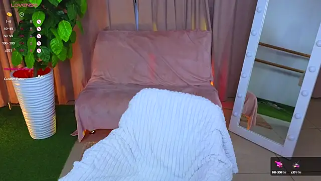 Snapshot of Hayle_Hill chatting on March 18, 2:47 am Hayle Hill online show from March 18, 2:47 am