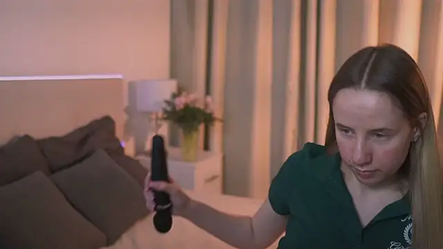 Snapshot of Cassie_Kelman chatting on March 5, 12:05 am Cassie Kelman online show from March 5, 12:05 am