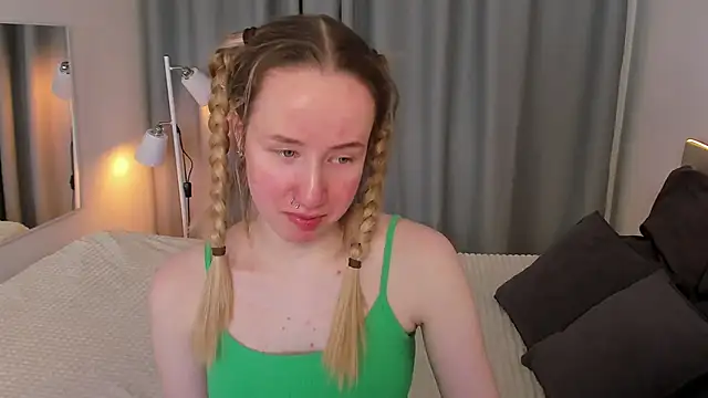 Snapshot of Cassie_Kelman chatting on March 16, 8:43 pm Cassie Kelman online show from March 16, 8:43 pm