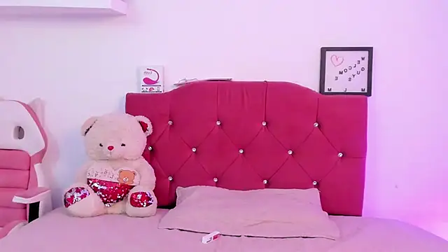 Snapshot of LucianaTomson chatting on January 15, 10:57 pm LucianaTomson online show from January 15, 10:57 pm