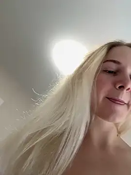 Snapshot of -BalanCe- chatting on February 6, 8:39 am -BalanCe- online show from February 6, 8:39 am