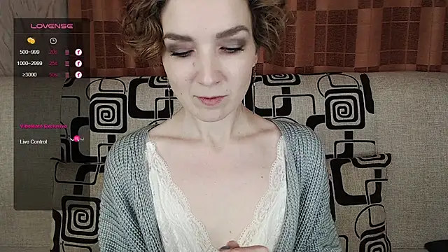 Snapshot of TinaWince chatting on November 8, 4:45 am TinaWince online show from November 8, 4:45 am