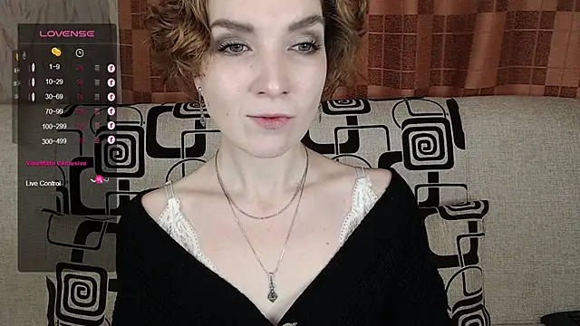 Snapshot of TinaWince chatting on November 28, 4:48 am TinaWince online show from November 28, 4:48 am