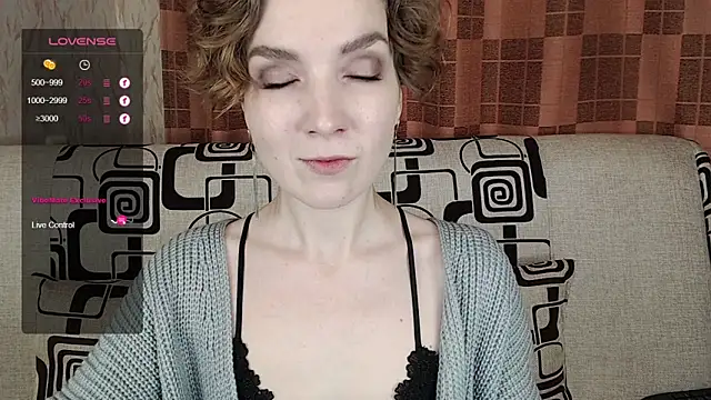 Snapshot of TinaWince chatting on December 4, 4:33 am TinaWince online show from December 4, 4:33 am