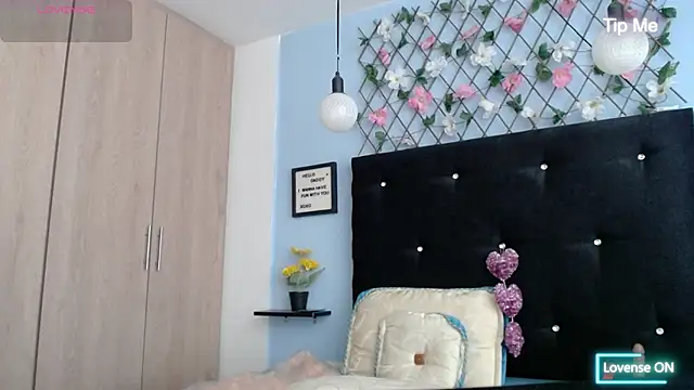 Snapshot of evatits_1 chatting on March 10, 12:37 pm evatits 1 online show from March 10, 12:37 pm