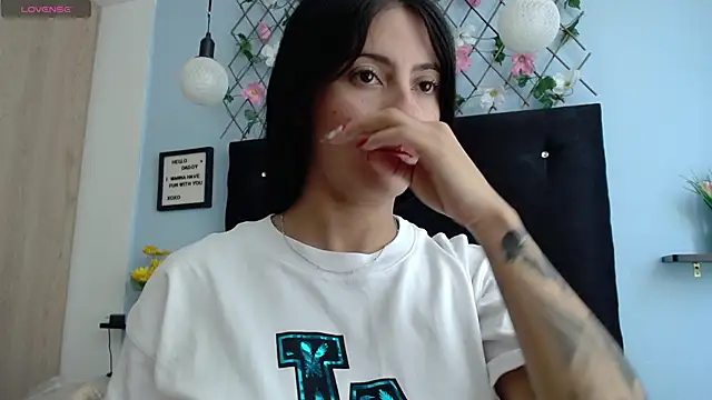 evatits 1 online show from December 14, 1:27 pm