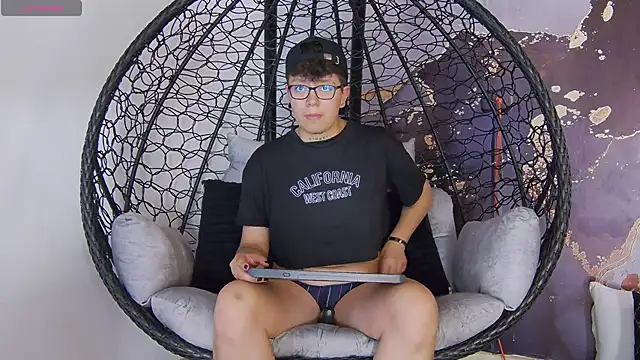 Snapshot of alex_noa chatting on September 16, 7:37 pm alex noa online show from September 16, 7:37 pm