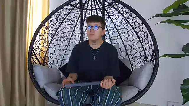 alex noa online show from October 25, 7:19 pm