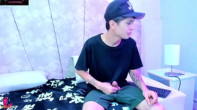 kendalltaylorr online show from March 12, 3:02 am