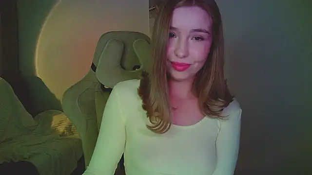 mia raspberrie online show from March 3, 8:15 pm