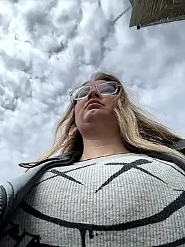 Teya moon  online show from April 21, 12:33 pm