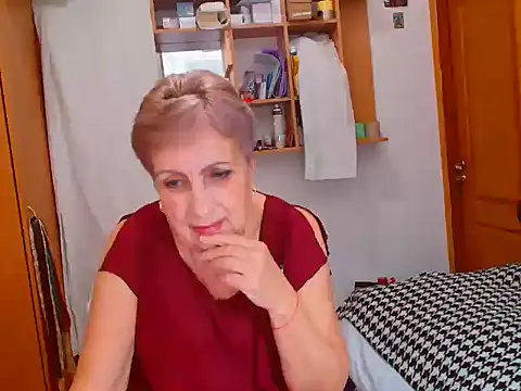 Snapshot of Victoria5643 chatting on December 14, 8:18 pm Victoria5643 online show from December 14, 8:18 pm