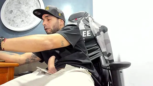 Snapshot of Bryan_Bronx chatting on October 25, 2:08 am Bryan Bronx online show from October 25, 2:08 am