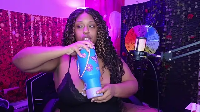 Snapshot of cheriserozequeen chatting on February 21, 10:00 pm cheriserozequeen online show from February 21, 10:00 pm