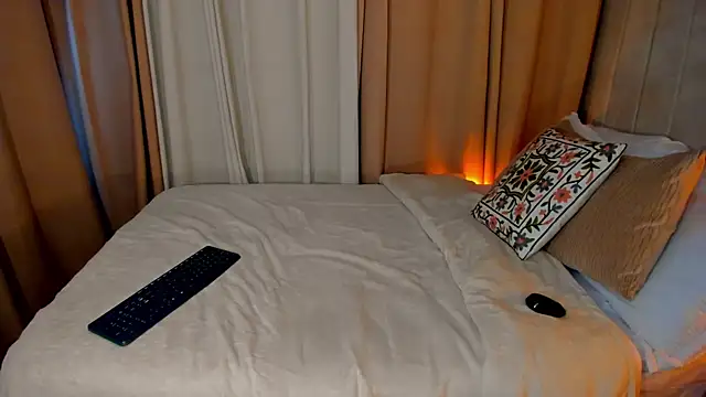 Snapshot of SofiMeza chatting on February 4, 5:23 pm SofiMeza online show from February 4, 5:23 pm
