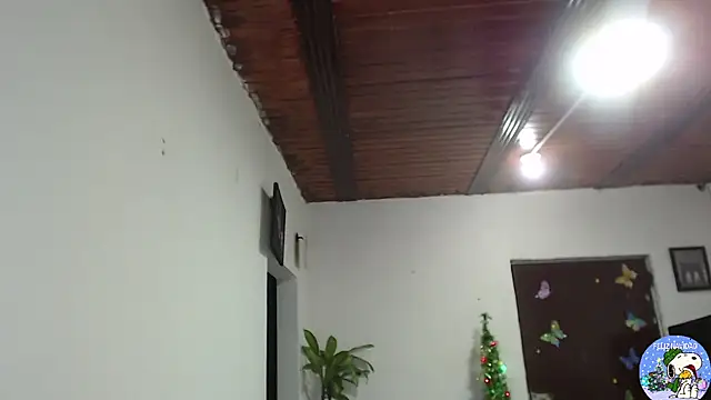 Snapshot of littleangel1_m chatting on December 21, 12:18 am littleangel1 m online show from December 21, 12:18 am