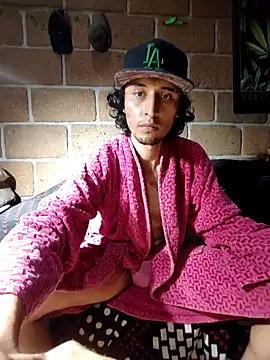 Snapshot of Pitudo20cmm chatting on September 18, 6:37 am Pitudo20cmm online show from September 18, 6:37 am