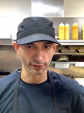 Snapshot of hailzeffn chatting on September 15, 10:21 pm hailzeffn online show from September 15, 10:21 pm