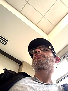 Snapshot of hailzeffn chatting on September 23, 1:25 pm hailzeffn online show from September 23, 1:25 pm