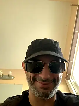 Snapshot of hailzeffn chatting on October 17, 3:25 pm hailzeffn online show from October 17, 3:25 pm