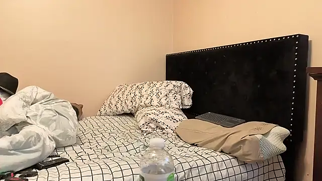 Snapshot of hailzeffn chatting on October 22, 7:13 pm hailzeffn online show from October 22, 7:13 pm