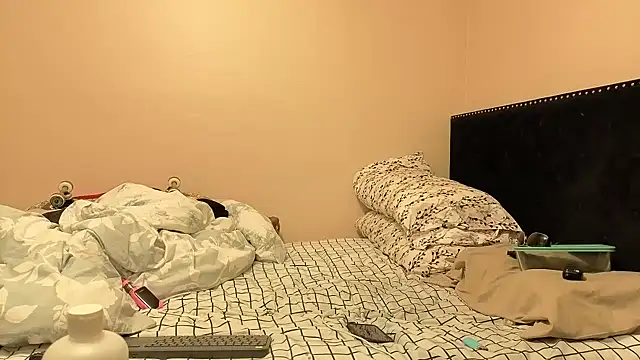 Snapshot of hailzeffn chatting on October 24, 7:27 am hailzeffn online show from October 24, 7:27 am