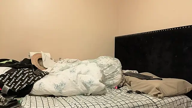 Snapshot of hailzeffn chatting on October 26, 10:21 am hailzeffn online show from October 26, 10:21 am