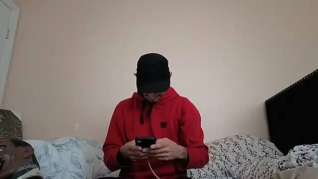 Snapshot of hailzeffn chatting on October 31, 1:23 pm hailzeffn online show from October 31, 1:23 pm