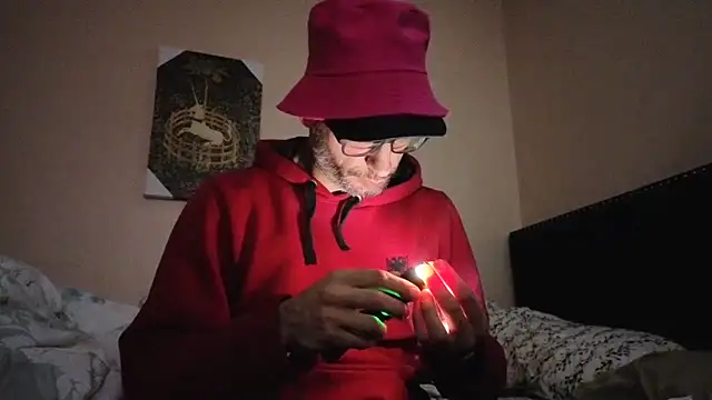 Snapshot of hailzeffn chatting on November 4, 12:43 am hailzeffn online show from November 4, 12:43 am