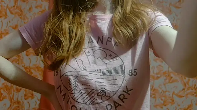 Snapshot of strawberrysmoothie chatting on December 25, 4:01 am strawberrysmoothie online show from December 25, 4:01 am