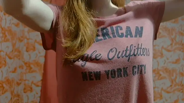 Snapshot of strawberrysmoothie chatting on January 19, 1:21 am strawberrysmoothie online show from January 19, 1:21 am